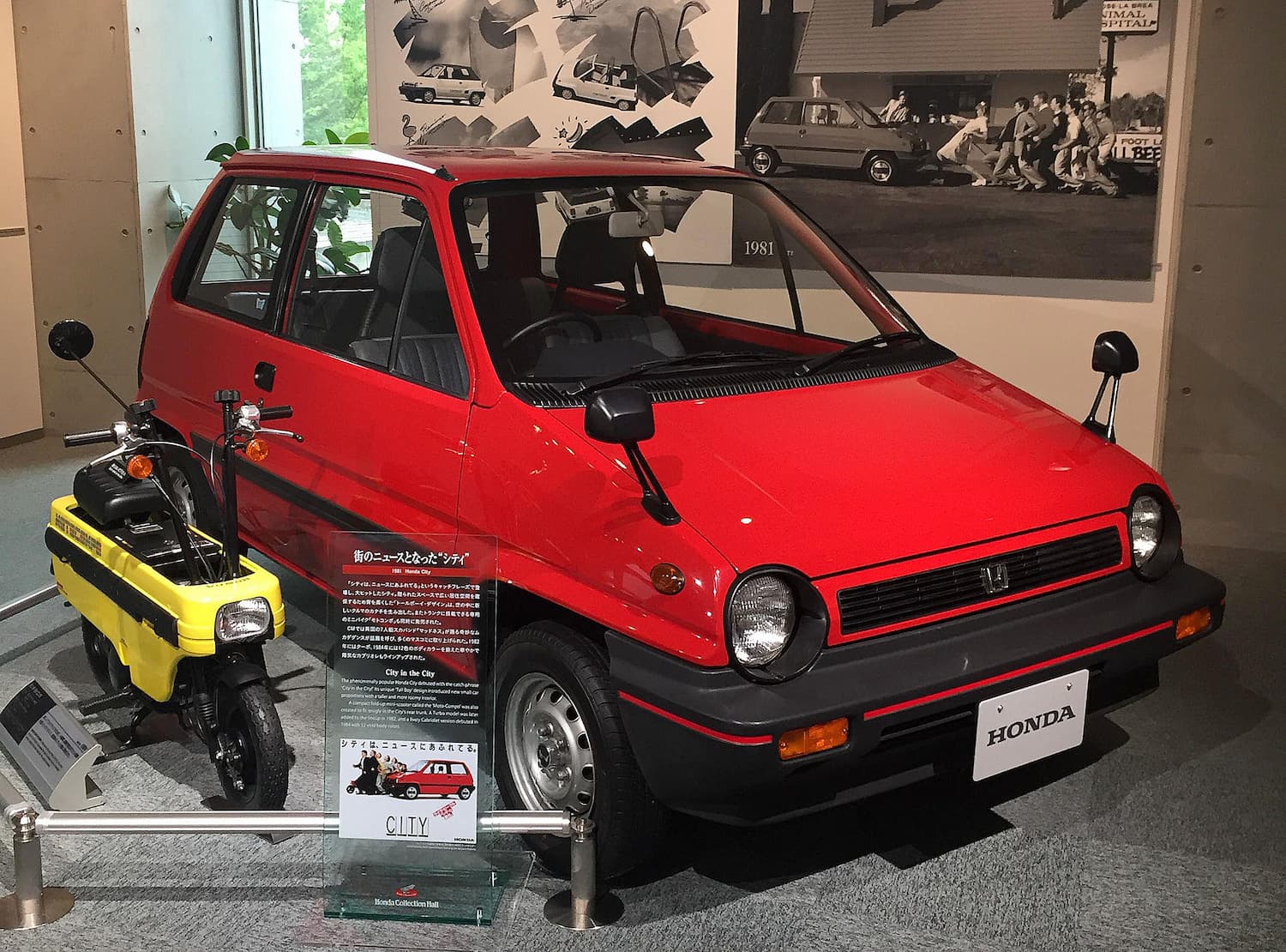 Honda_City_and_Motocompo_display_at_Honda_Collection_Hall_in_Motegi-1.jpg